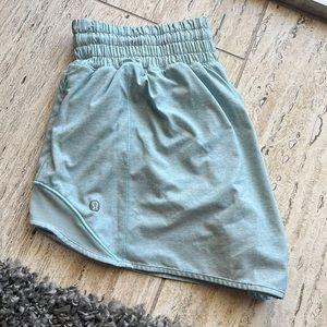 Lululemon high rise hotty hot shorts 2.5”